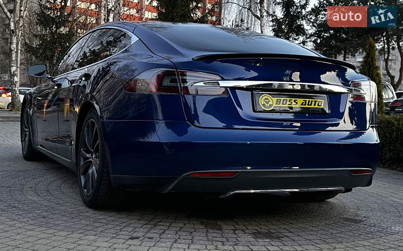 Лифтбек Tesla Model S 2015 в Львове