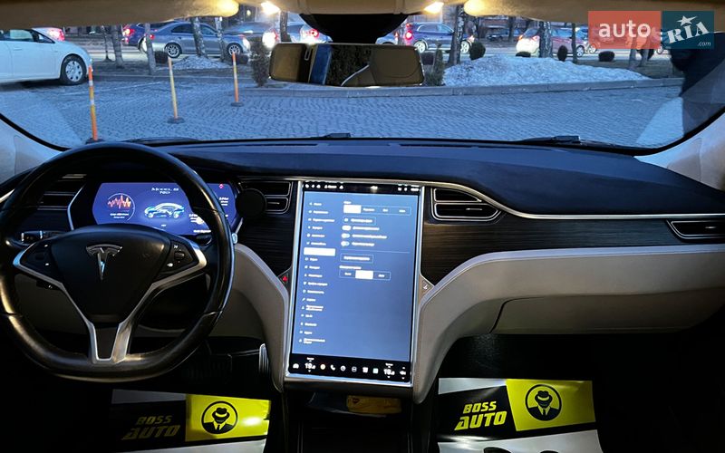 Лифтбек Tesla Model S 2015 в Львове