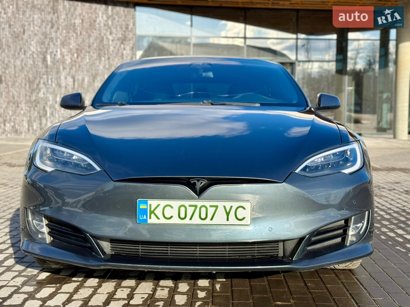 Лифтбек Tesla Model S 2017 в Киеве