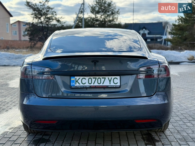 Лифтбек Tesla Model S 2017 в Киеве