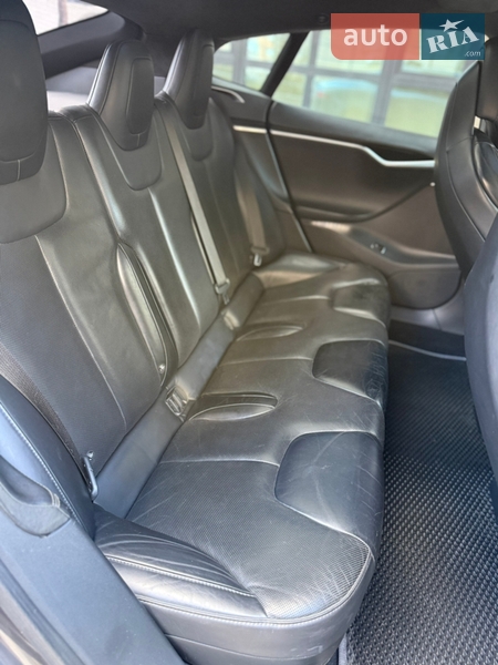 Лифтбек Tesla Model S 2017 в Киеве