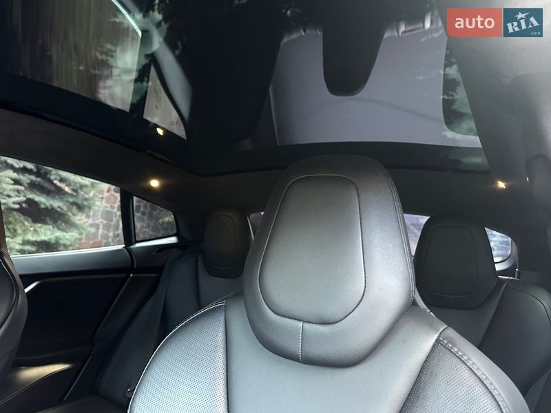 Лифтбек Tesla Model S 2018 в Киеве
