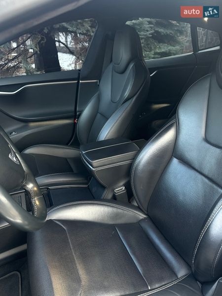Лифтбек Tesla Model S 2018 в Киеве