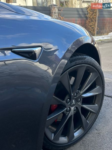 Лифтбек Tesla Model S 2018 в Киеве