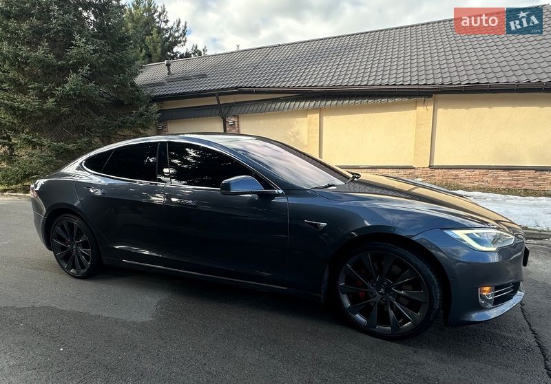 Лифтбек Tesla Model S 2018 в Киеве