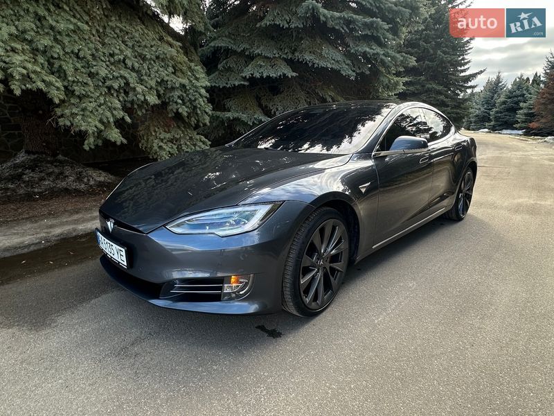 Лифтбек Tesla Model S 2018 в Киеве
