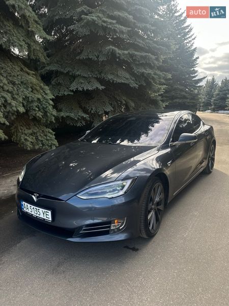 Лифтбек Tesla Model S 2018 в Киеве