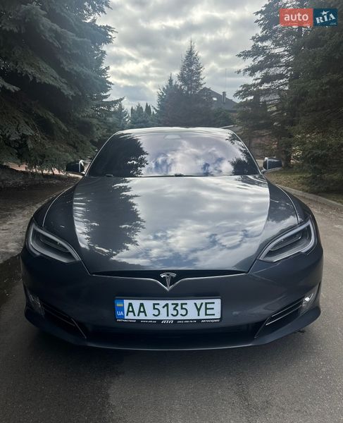 Лифтбек Tesla Model S 2018 в Киеве