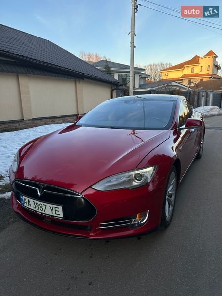 Лифтбек Tesla Model S 2015 в Киеве