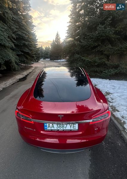 Лифтбек Tesla Model S 2015 в Киеве