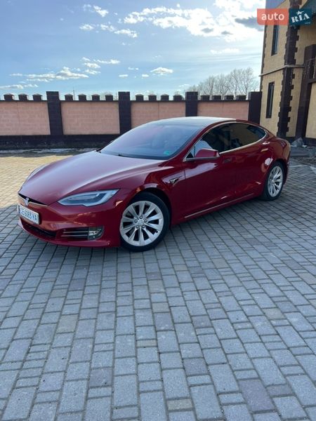 Ліфтбек Tesla Model S 2017 в Чернівцях