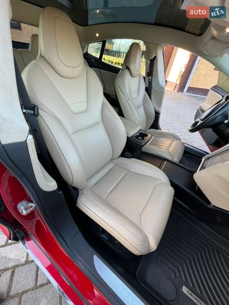 Ліфтбек Tesla Model S 2017 в Чернівцях