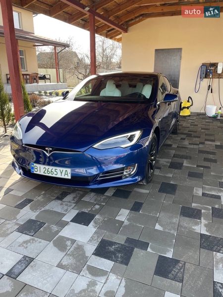 Лифтбек Tesla Model S 2019 в Днепре