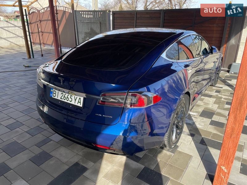 Лифтбек Tesla Model S 2019 в Днепре