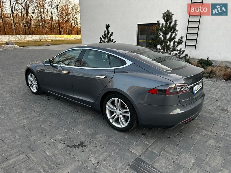 Лифтбек Tesla Model S 2013 в Луцке
