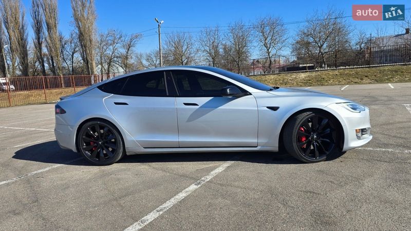 Ліфтбек Tesla Model S 2016 в Луцьку