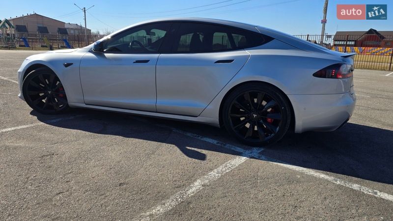 Ліфтбек Tesla Model S 2016 в Луцьку