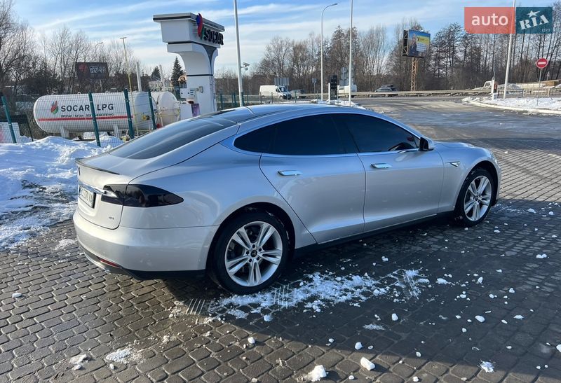 Лифтбек Tesla Model S 2013 в Львове
