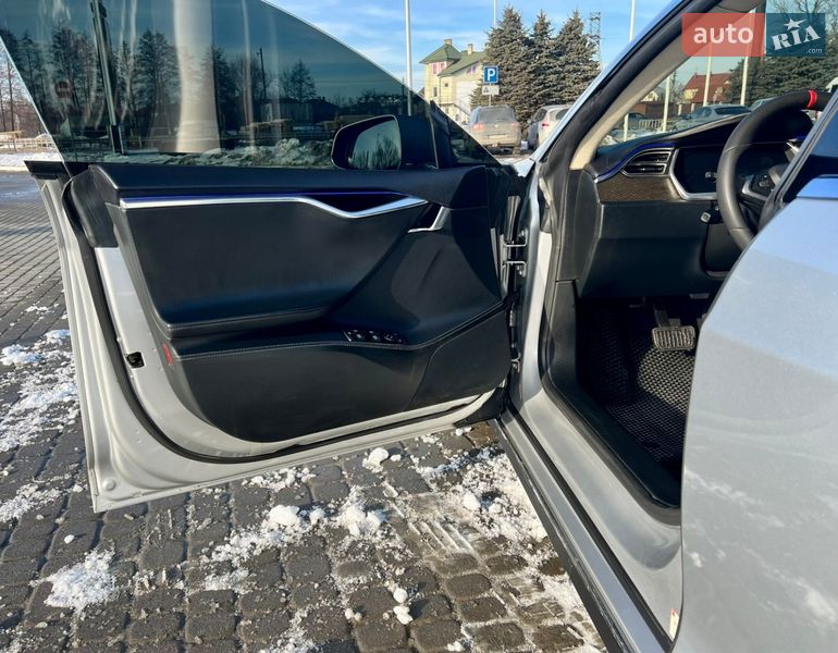 Лифтбек Tesla Model S 2013 в Львове