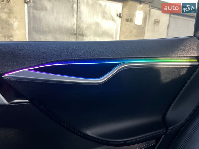 Лифтбек Tesla Model S 2013 в Львове