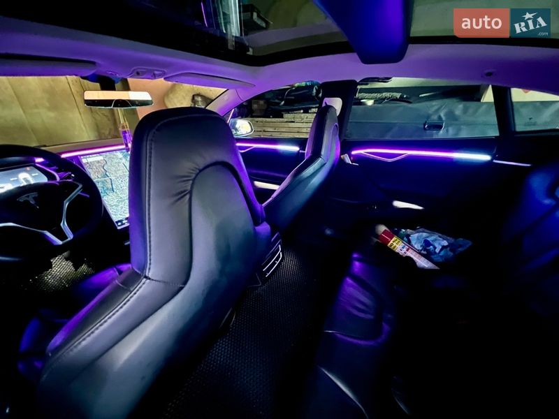 Лифтбек Tesla Model S 2013 в Львове
