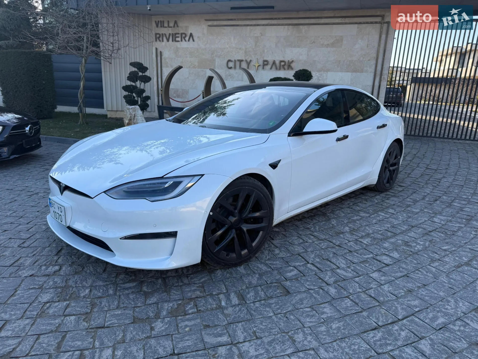 2022 Tesla Model S - фото 1