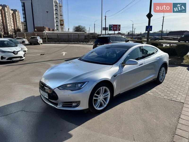 Ліфтбек Tesla Model S 2014 в Луцьку