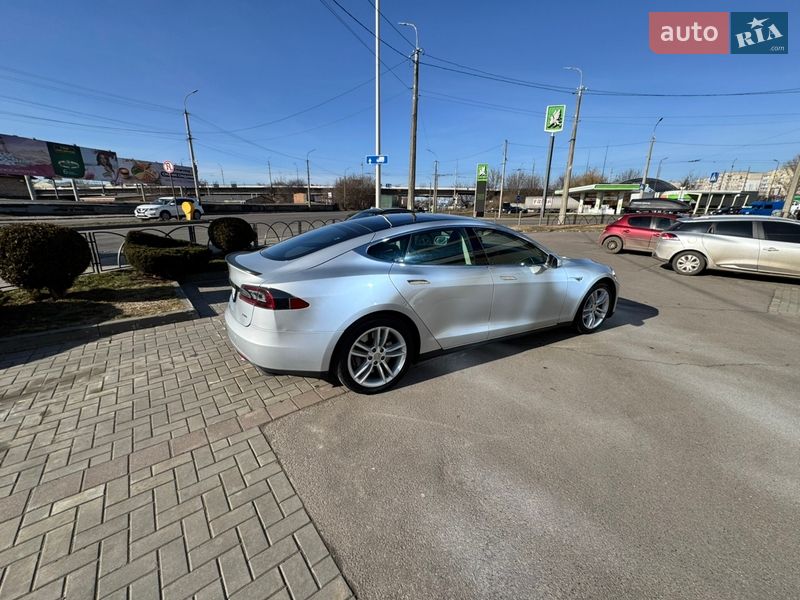 Ліфтбек Tesla Model S 2014 в Луцьку