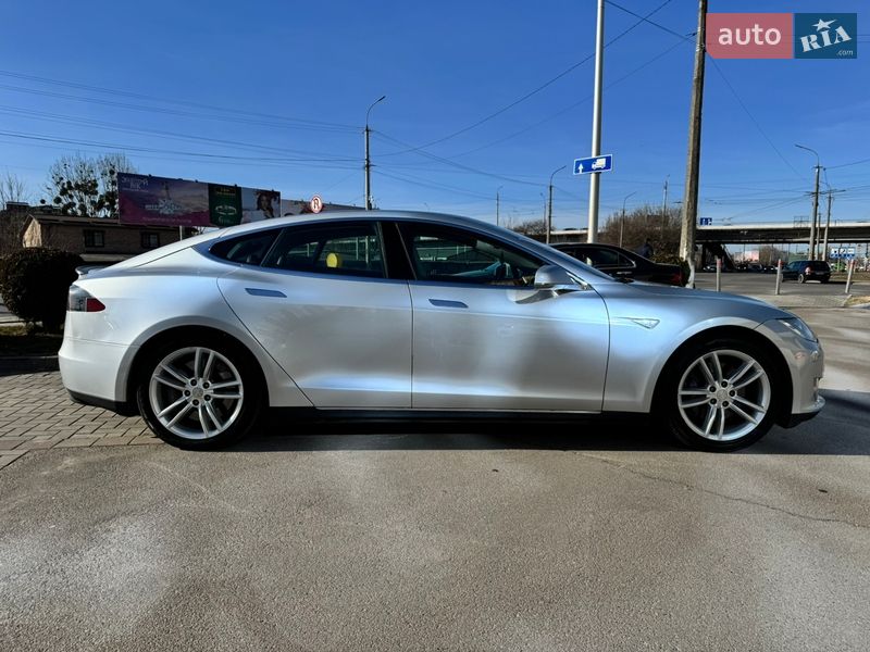 Ліфтбек Tesla Model S 2014 в Луцьку
