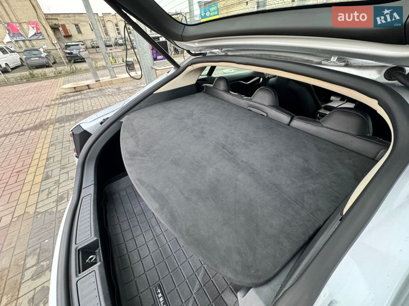 Ліфтбек Tesla Model S 2014 в Луцьку