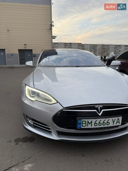 Лифтбек Tesla Model S 2013 в Сумах