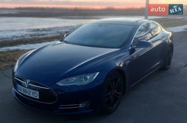Лифтбек Tesla Model S 2015 в Киеве