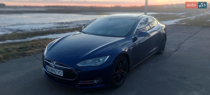 Tesla Model S 2015