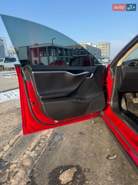 Ліфтбек Tesla Model S 2014 в Черкасах фото 35 Ліфтбек Tesla Model S 2014 в Черкасах