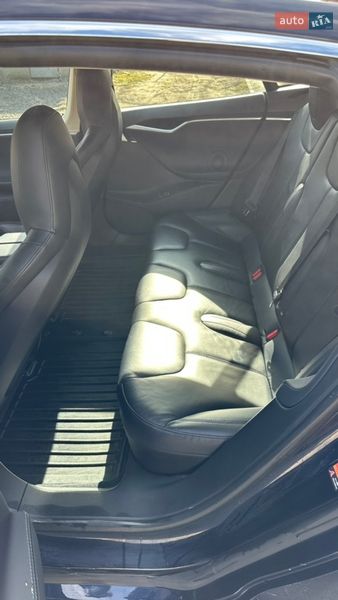 Лифтбек Tesla Model S 2015 в Львове