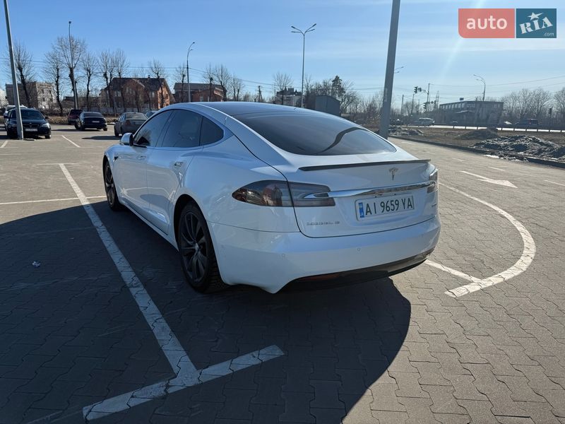 Лифтбек Tesla Model S 2017 в Киеве