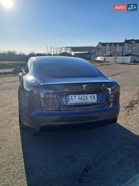 Лифтбек Tesla Model S 2021 в Коломые