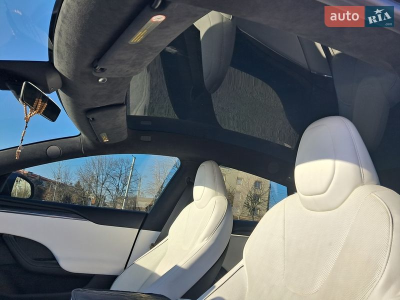 Лифтбек Tesla Model S 2021 в Коломые