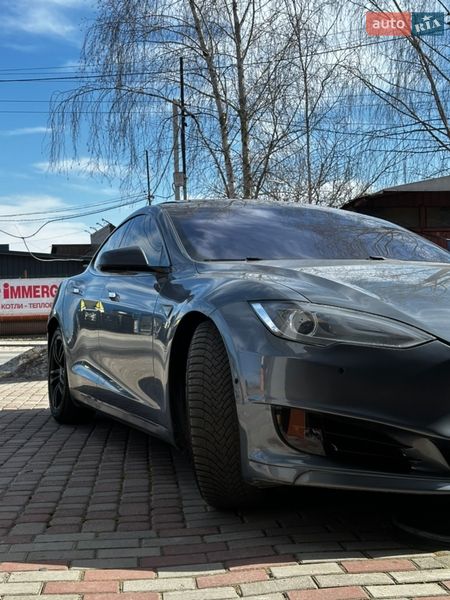 Лифтбек Tesla Model S 2013 в Львове