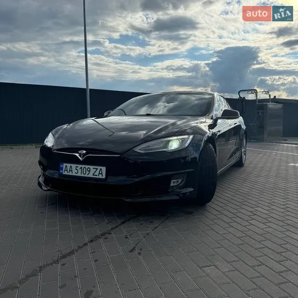 Tesla Model S 2015