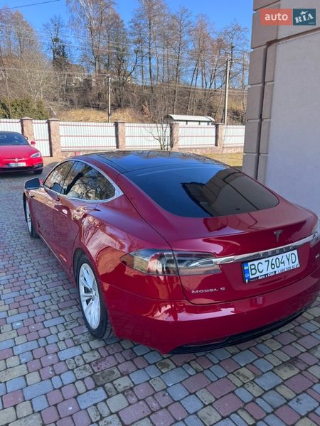Лифтбек Tesla Model S 2016 в Львове