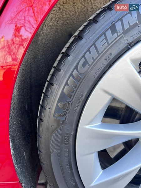 Лифтбек Tesla Model S 2016 в Львове