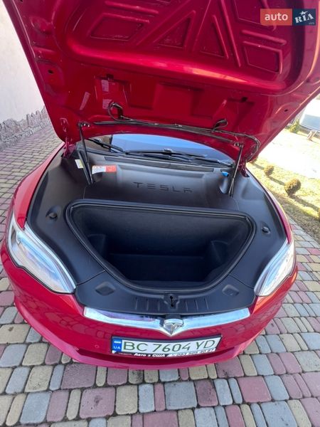 Лифтбек Tesla Model S 2016 в Львове