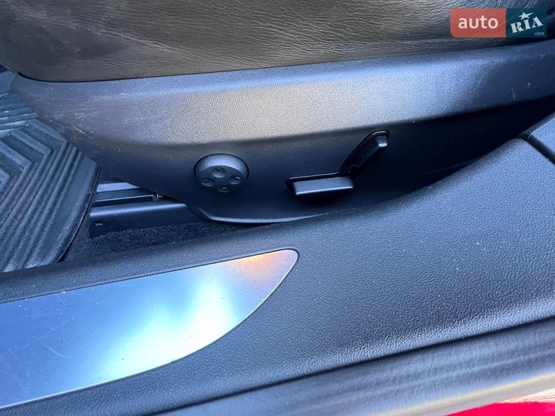 Лифтбек Tesla Model S 2016 в Львове