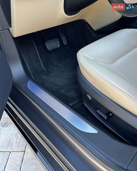 Ліфтбек Tesla Model S 2016 в Івано-Франківську