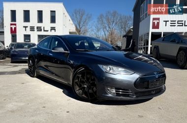 Лифтбек Tesla Model S 2015 в Виннице