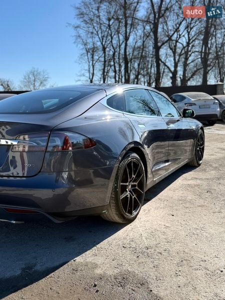 Лифтбек Tesla Model S 2015 в Виннице