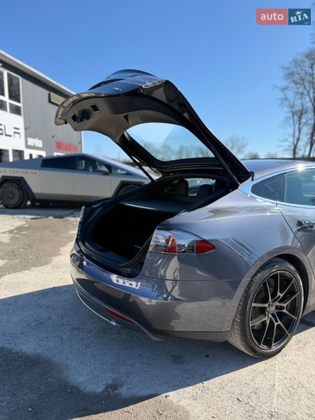 Лифтбек Tesla Model S 2015 в Виннице