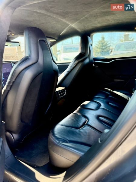 Лифтбек Tesla Model S 2015 в Виннице