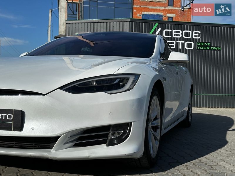 Ліфтбек Tesla Model S 2016 в Львові
